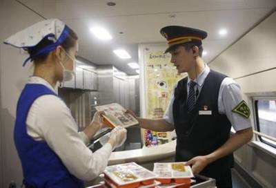 高鐵餐飲新體驗(yàn) 一鍵點(diǎn)餐，美食準(zhǔn)時(shí)送達(dá)